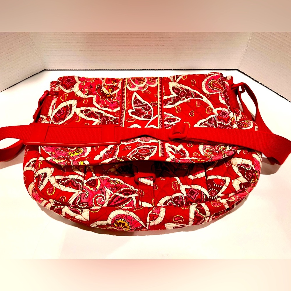 Vera Bradley crossbody messenger bag in Rosy posies retired pattern 1/11 -11/13